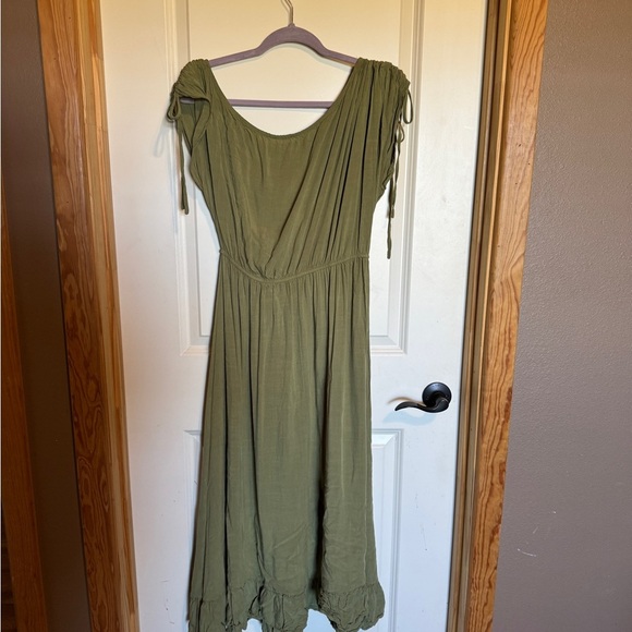 Elegant Olive Green Women's Dress Size L/XL - Picture 1 of 4